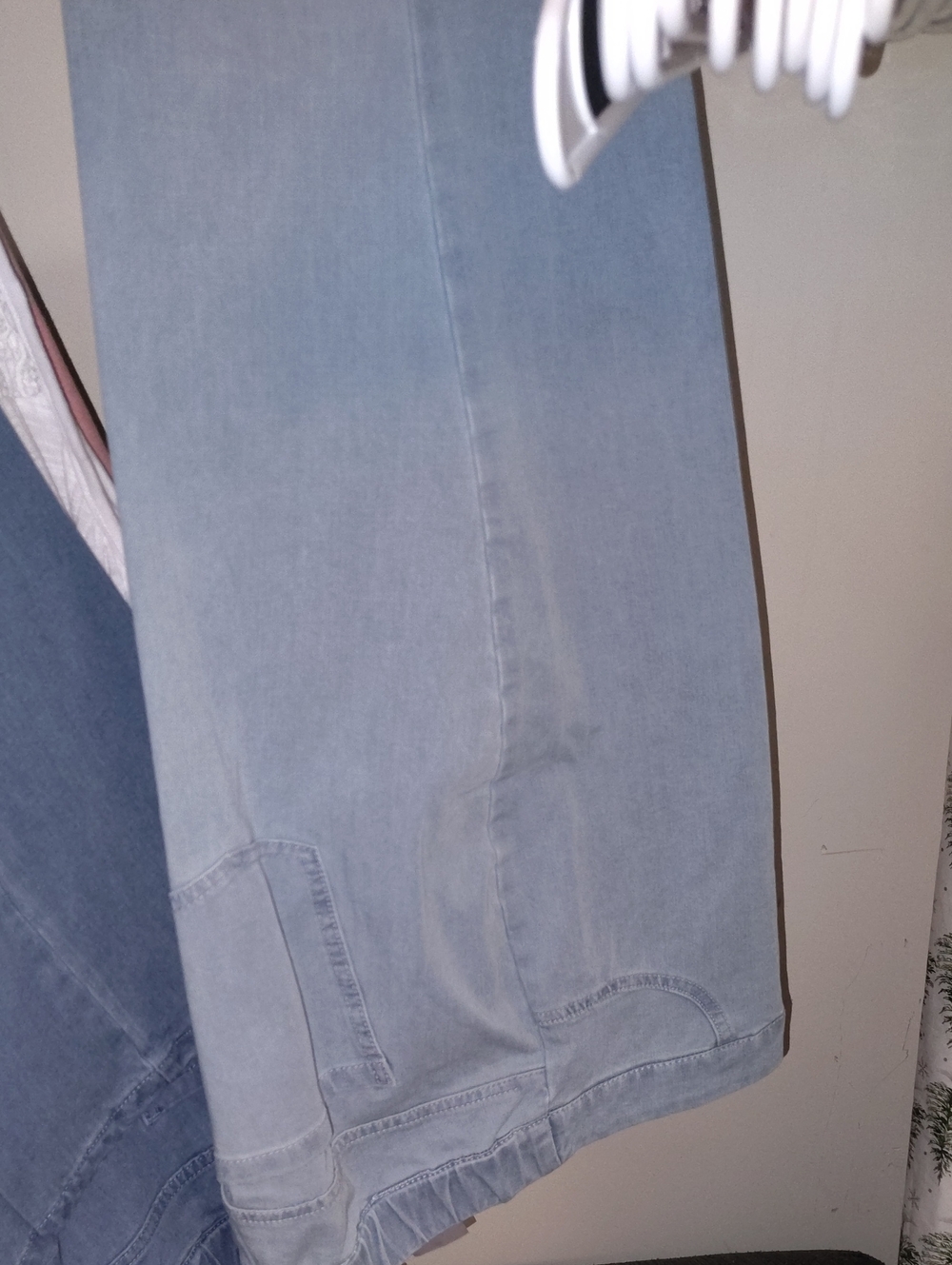 Light Wash Women's Wide-Leg Jeans
